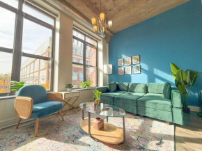 McCormick Place beautiful 2b-2b apartment with optional parking - sleeps up to 8